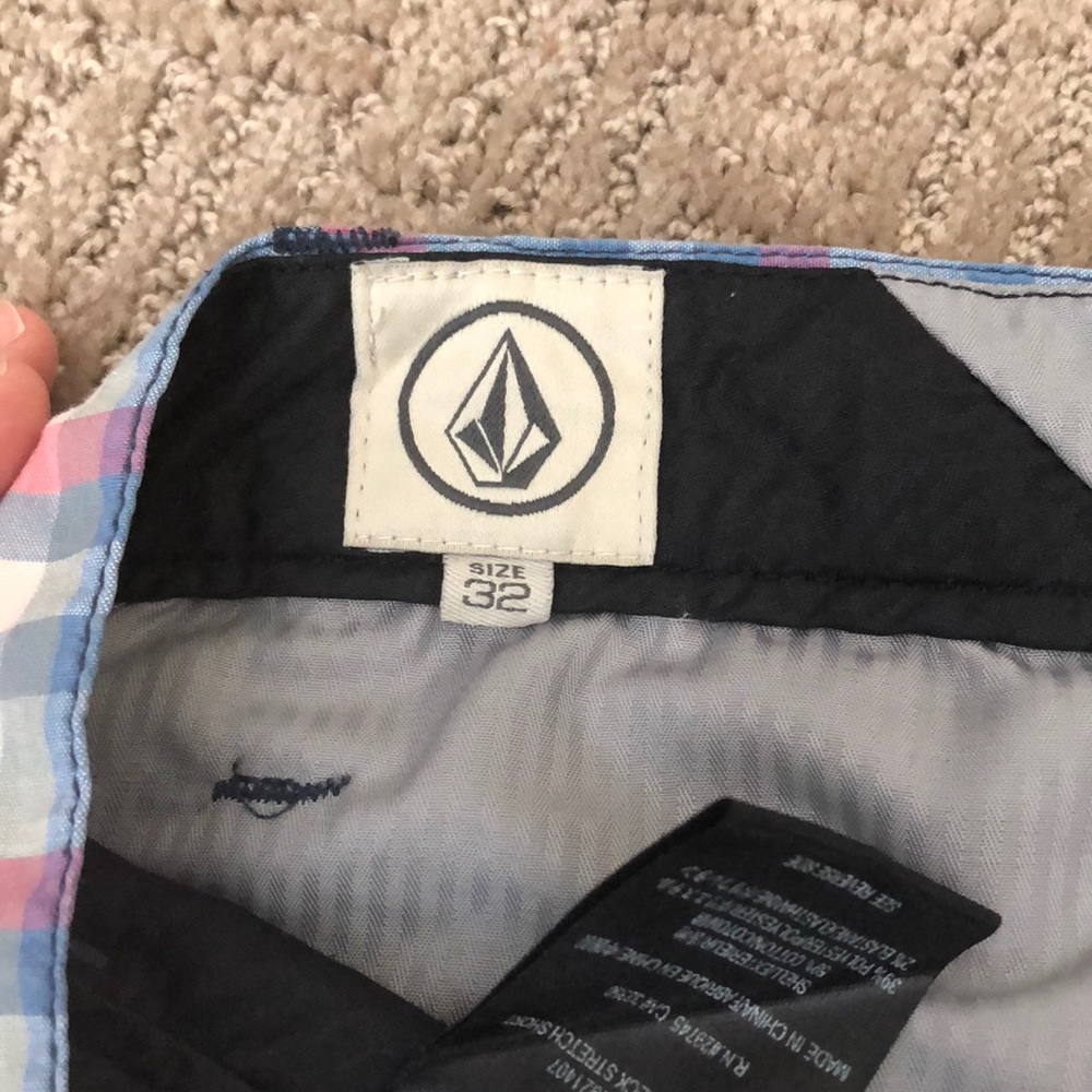 Volcom Shorts - Picture 4 of 4